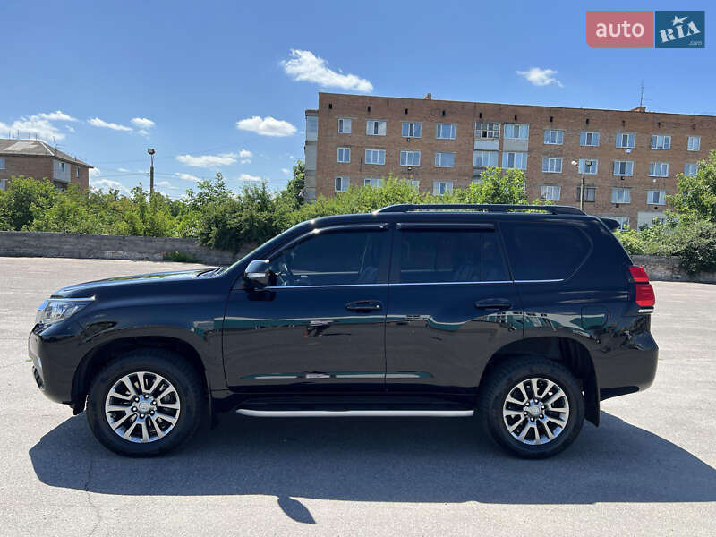 Позашляховик / Кросовер Toyota Land Cruiser Prado 2018 в 