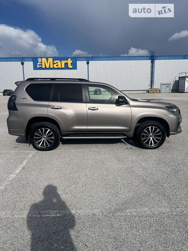 Внедорожник / Кроссовер Toyota Land Cruiser Prado 2021 в Сумах