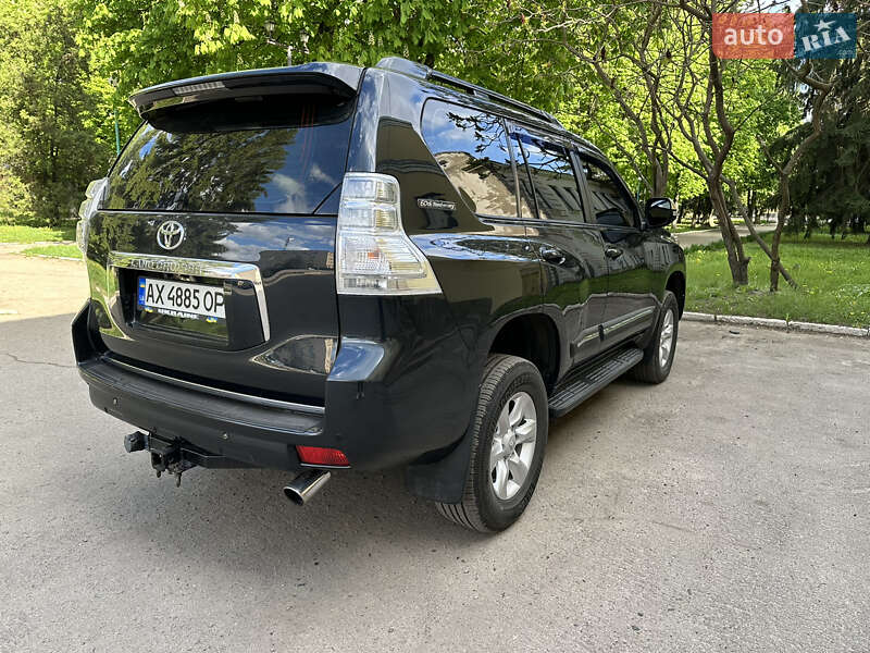 Позашляховик / Кросовер Toyota Land Cruiser Prado 2012 в Краснограді