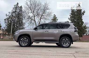 Позашляховик / Кросовер Toyota Land Cruiser Prado 2022 в Києві