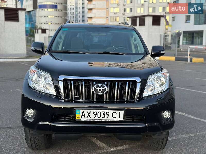 Позашляховик / Кросовер Toyota Land Cruiser Prado 2011 в Києві