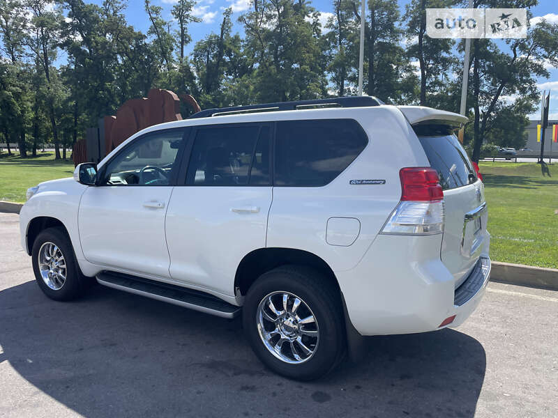 Внедорожник / Кроссовер Toyota Land Cruiser Prado 2012 в Киеве