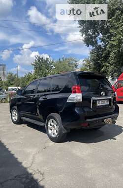 Позашляховик / Кросовер Toyota Land Cruiser Prado 2010 в Києві