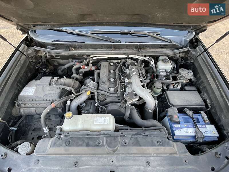 Внедорожник / Кроссовер Toyota Land Cruiser Prado 2010 в Днепре