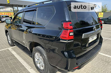 Позашляховик / Кросовер Toyota Land Cruiser Prado 2017 в 