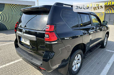 Позашляховик / Кросовер Toyota Land Cruiser Prado 2017 в 