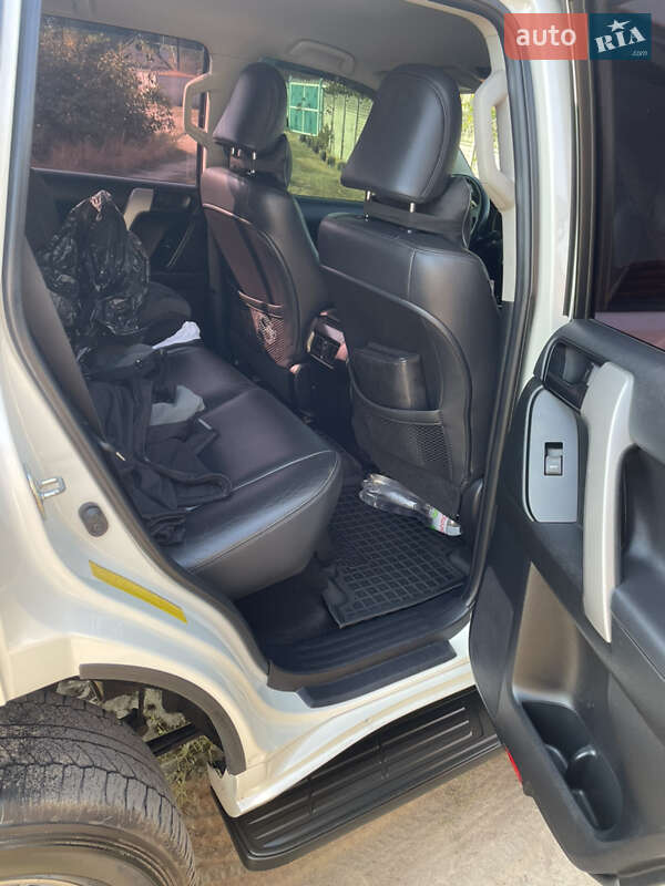 Внедорожник / Кроссовер Toyota Land Cruiser Prado 2015 в Харькове фото 21 Внедорожник / Кроссовер Toyota Land Cruiser Prado 2015 в Харькове
