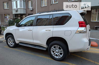 Позашляховик / Кросовер Toyota Land Cruiser Prado 2010 в Києві