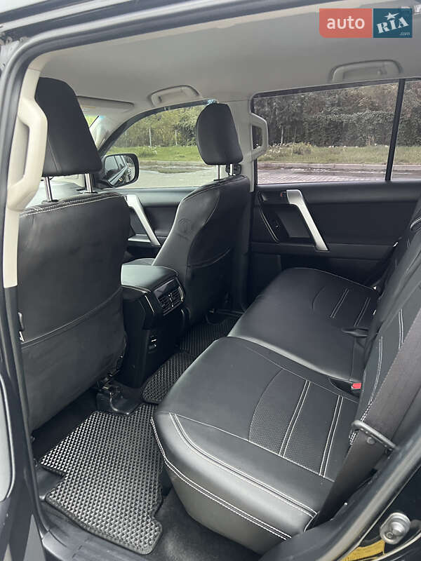 Внедорожник / Кроссовер Toyota Land Cruiser Prado 2017 в Черновцах