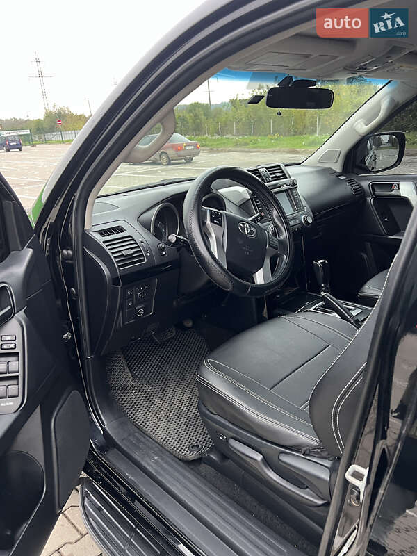 Внедорожник / Кроссовер Toyota Land Cruiser Prado 2017 в Черновцах