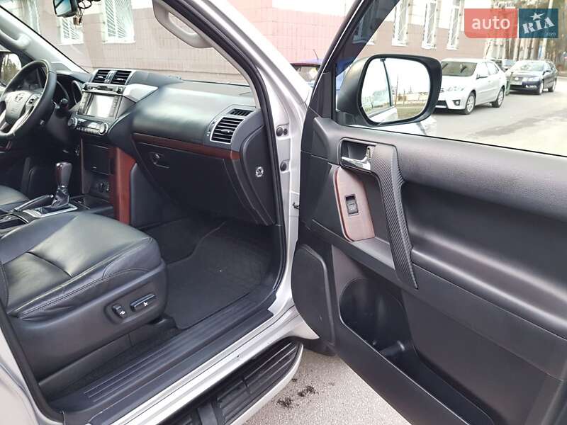 Позашляховик / Кросовер Toyota Land Cruiser Prado 2014 в Києві