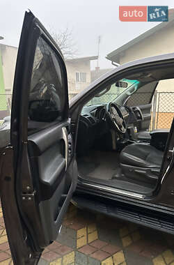 Внедорожник / Кроссовер Toyota Land Cruiser Prado 2011 в 