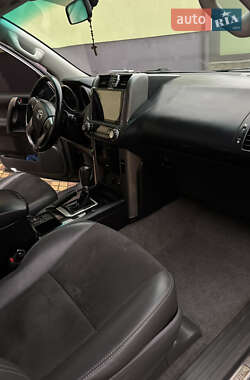 Внедорожник / Кроссовер Toyota Land Cruiser Prado 2011 в 