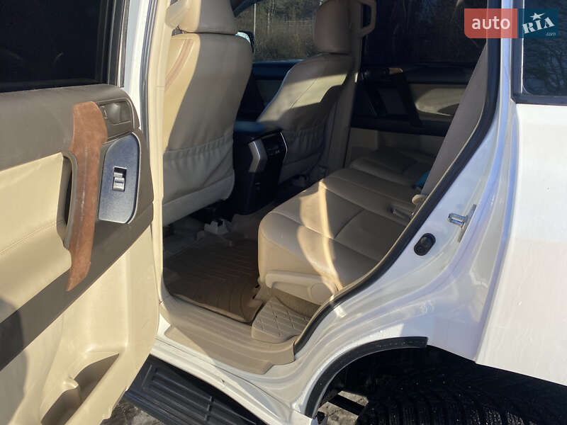 Внедорожник / Кроссовер Toyota Land Cruiser Prado 2011 в Тернополе