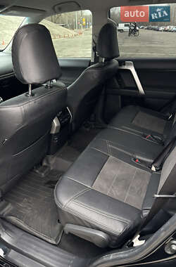 Внедорожник / Кроссовер Toyota Land Cruiser Prado 2020 в 