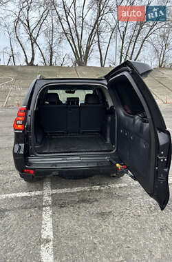 Внедорожник / Кроссовер Toyota Land Cruiser Prado 2020 в 