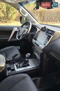 Позашляховик / Кросовер Toyota Land Cruiser Prado 2022 в 