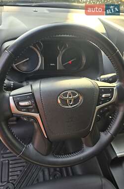Позашляховик / Кросовер Toyota Land Cruiser Prado 2022 в 