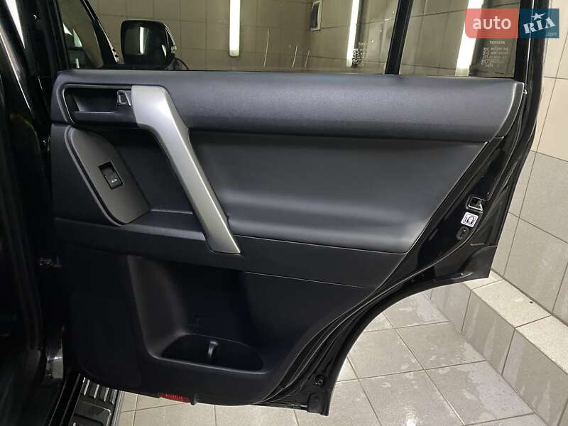 Позашляховик / Кросовер Toyota Land Cruiser Prado 2023 в Умані