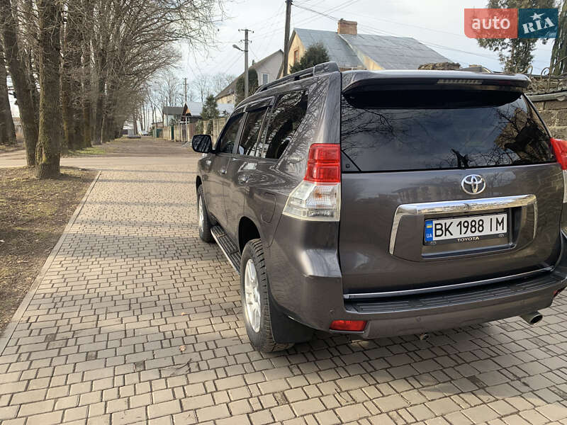 Позашляховик / Кросовер Toyota Land Cruiser Prado 2011 в Рівному