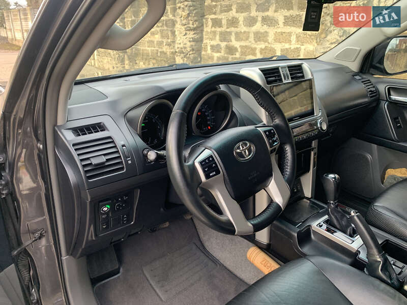 Позашляховик / Кросовер Toyota Land Cruiser Prado 2011 в Рівному