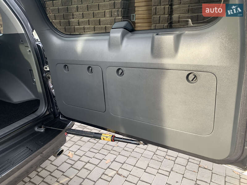 Позашляховик / Кросовер Toyota Land Cruiser Prado 2011 в Рівному