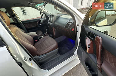 Позашляховик / Кросовер Toyota Land Cruiser Prado 2013 в 