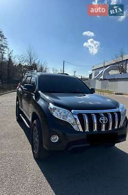 Позашляховик / Кросовер Toyota Land Cruiser Prado 2017 в 