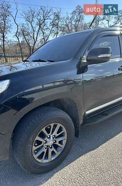 Позашляховик / Кросовер Toyota Land Cruiser Prado 2017 в 