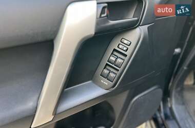 Внедорожник / Кроссовер Toyota Land Cruiser Prado 2017 в 