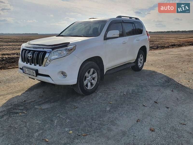 Внедорожник / Кроссовер Toyota Land Cruiser Prado 2015 в 