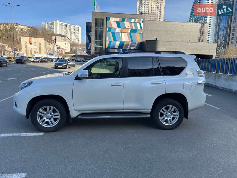 Внедорожник / Кроссовер Toyota Land Cruiser Prado 2011 в Киеве