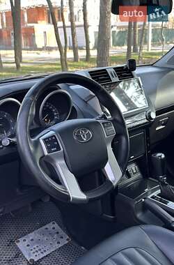 Внедорожник / Кроссовер Toyota Land Cruiser Prado 2016 в 