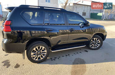 Внедорожник / Кроссовер Toyota Land Cruiser Prado 2022 в 