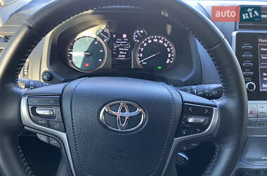 Внедорожник / Кроссовер Toyota Land Cruiser Prado 2022 в 