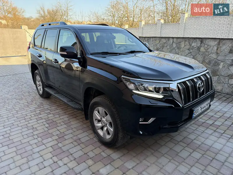 Позашляховик / Кросовер Toyota Land Cruiser Prado 2022 в 