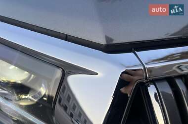 Внедорожник / Кроссовер Toyota Land Cruiser Prado 2020 в 