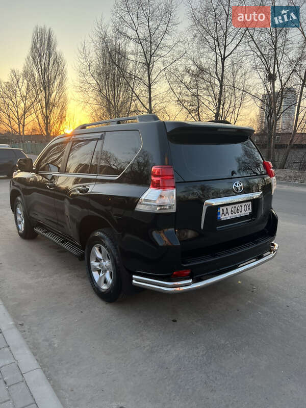 Позашляховик / Кросовер Toyota Land Cruiser Prado 2013 в Києві