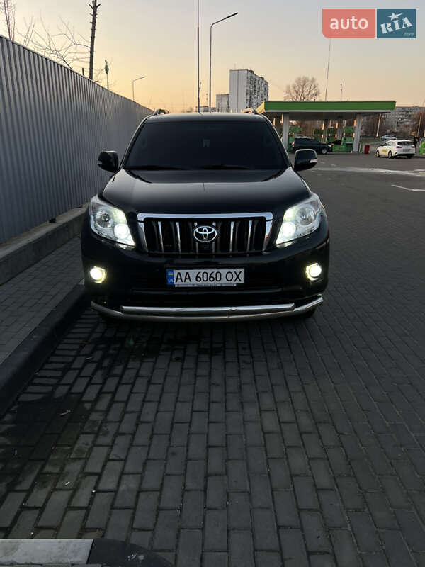 Позашляховик / Кросовер Toyota Land Cruiser Prado 2013 в Києві