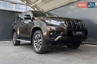 Внедорожник / Кроссовер Toyota Land Cruiser Prado 2022 в 