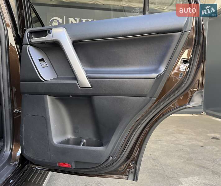 Позашляховик / Кросовер Toyota Land Cruiser Prado 2022 в 