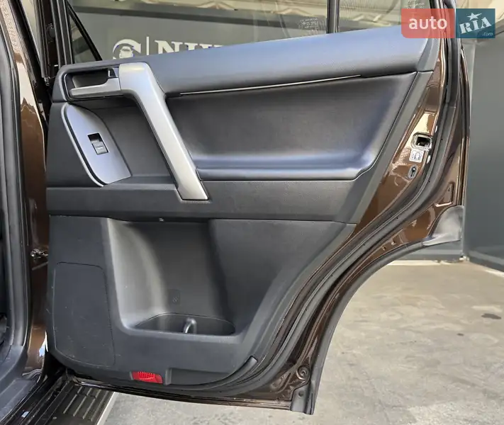 Позашляховик / Кросовер Toyota Land Cruiser Prado 2022 в 
