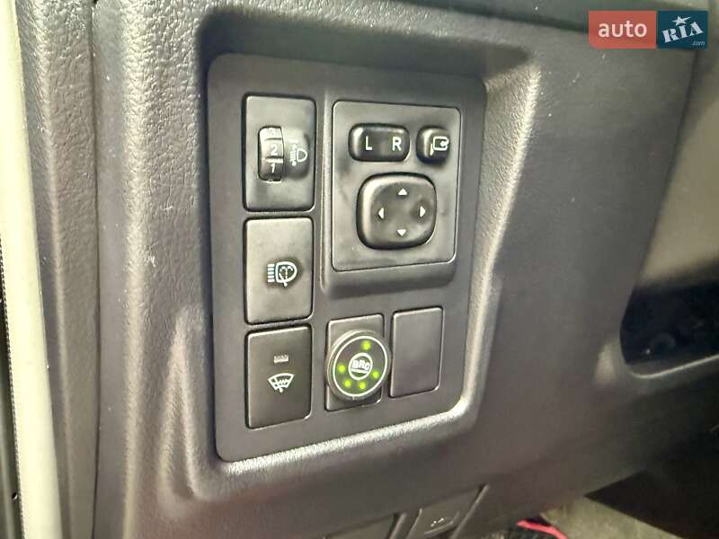 Позашляховик / Кросовер Toyota Land Cruiser Prado 2012 в Києві