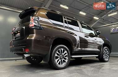 Позашляховик / Кросовер Toyota Land Cruiser Prado 2022 в 