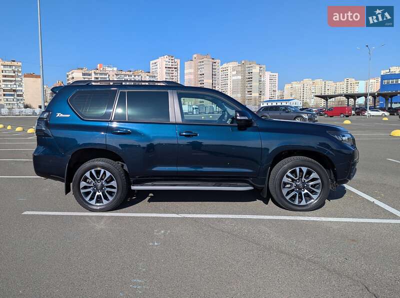 Позашляховик / Кросовер Toyota Land Cruiser Prado 2022 в Києві