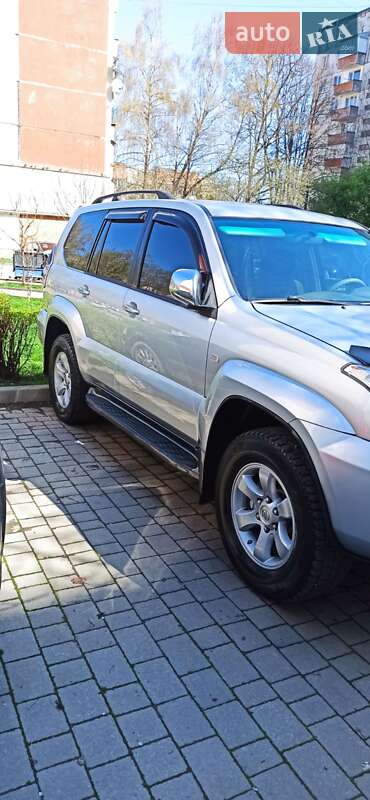 Внедорожник / Кроссовер Toyota Land Cruiser Prado 2005 в Черновцах