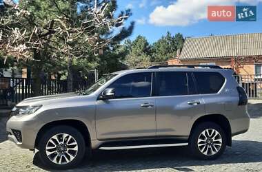 Внедорожник / Кроссовер Toyota Land Cruiser Prado 2022 в 