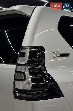 Внедорожник / Кроссовер Toyota Land Cruiser Prado 2022 в 