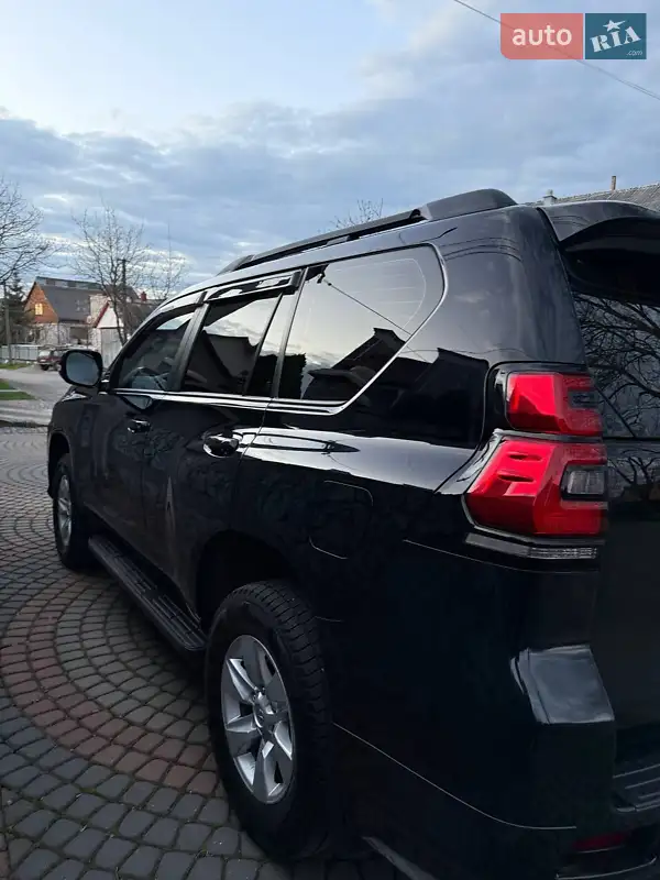 Внедорожник / Кроссовер Toyota Land Cruiser Prado 2019 в 