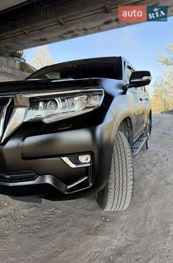 Внедорожник / Кроссовер Toyota Land Cruiser Prado 2019 в 